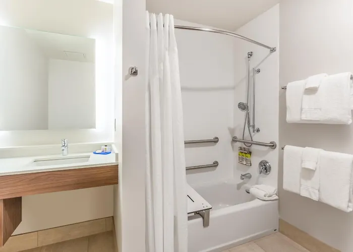 Holiday Inn Express & Suites - Springfield North By Ihg